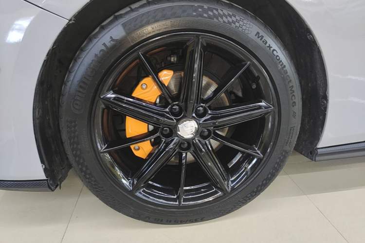 Used CHANGAN UNI-V 2022 1.5T Smart Navigation Version Left Front Wheel Hub