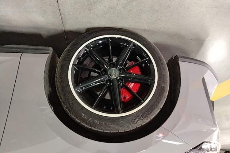 Used CHANGAN UNI-V 2022 1.5T Prestige Version Left Front Wheel Hub