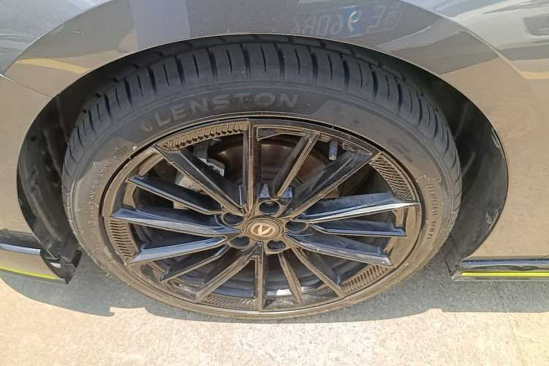 Used CHANGAN UNI-V 2022 1.5T Sport Edition Left Front Wheel Hub