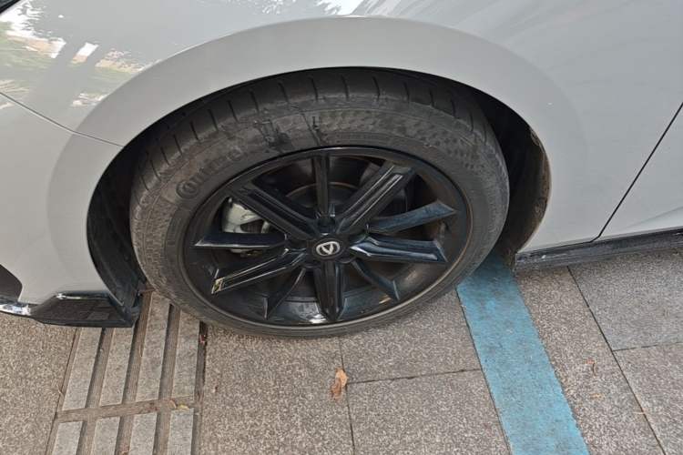 Used CHANGAN UNI-V 2022 2.0T Leading-Speed Edition Left Front Wheel Hub