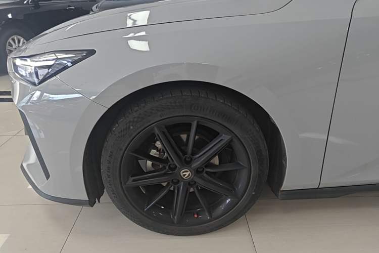 Used CHANGAN UNI-V 2022 1.5T Prestige Version Left Front Wheel Hub