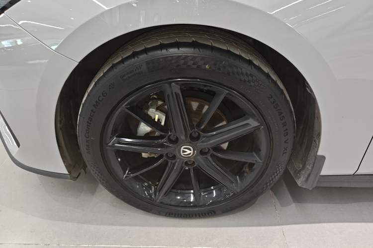 Used CHANGAN UNI-V 2022 1.5T Prestige Version Left Front Wheel Hub