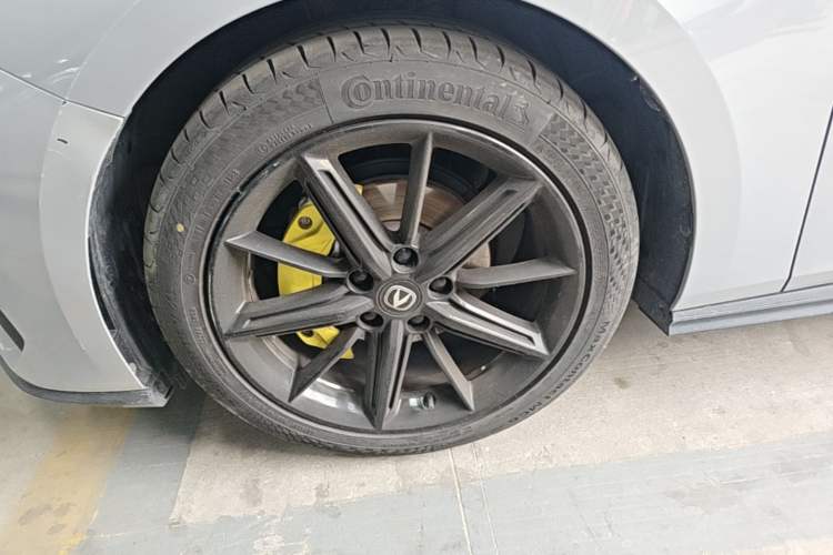 Used CHANGAN UNI-V 2022 1.5T Prestige Version Left Front Wheel Hub