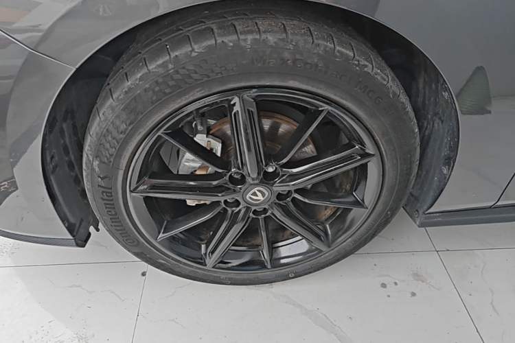 Used CHANGAN UNI-V 2022 1.5T Prestige Version Left Front Wheel Hub