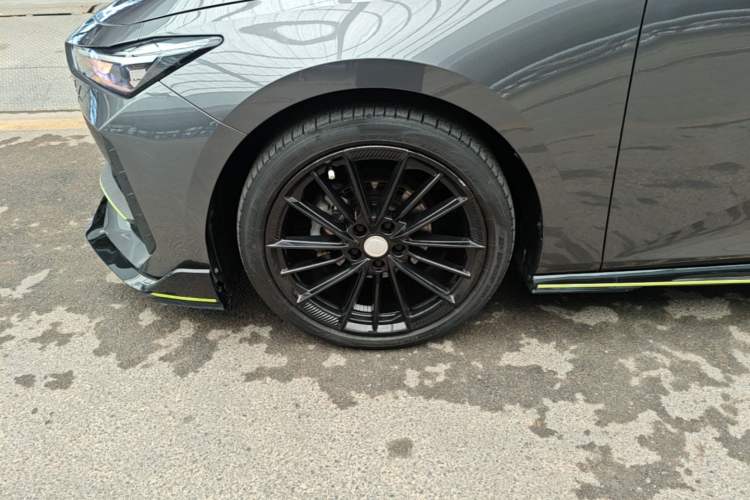 Used CHANGAN UNI-V 2022 1.5T Sport Edition Left Front Wheel Hub