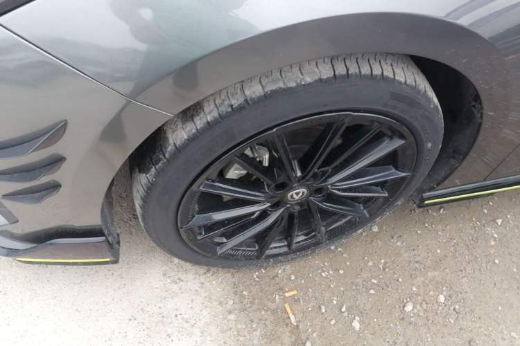 Used CHANGAN UNI-V 2022 1.5T Sport Edition Left Front Wheel Hub