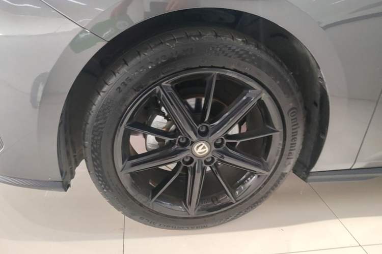 Used CHANGAN UNI-V 2022 1.5T Prestige Version Left Front Wheel Hub