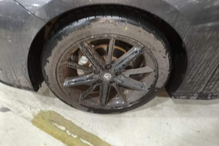 Used CHANGAN UNI-V 2022 1.5T Smart Navigation Version Left Front Wheel Hub