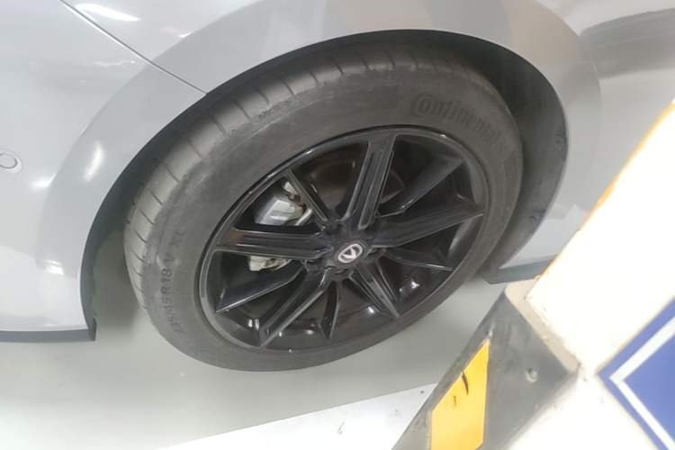 Used CHANGAN UNI-V 2022 1.5T Smart Navigation Version Left Front Wheel Hub