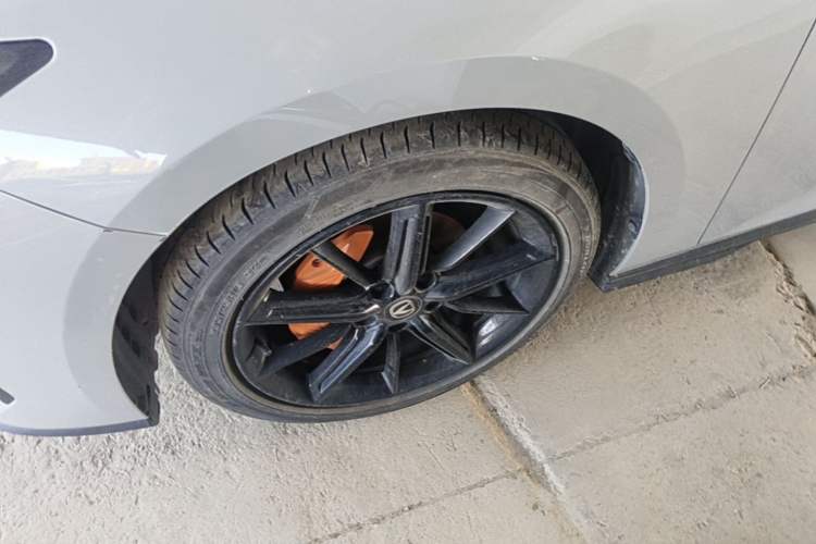 Used CHANGAN UNI-V 2022 1.5T Prestige Version Left Front Wheel Hub