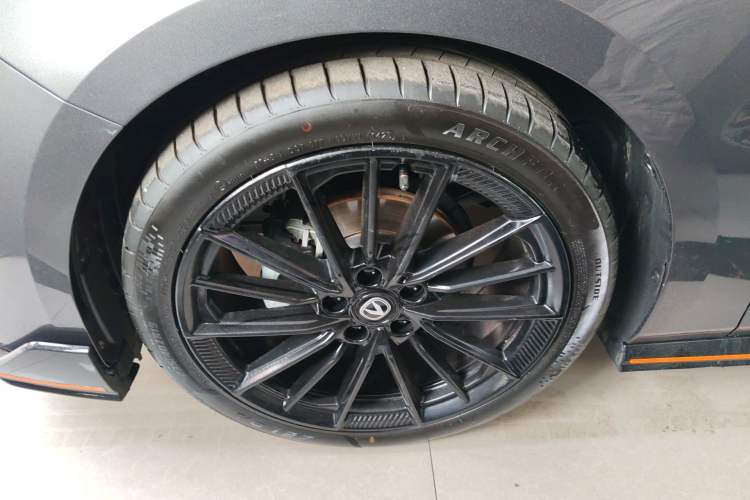 Used CHANGAN UNI-V 2022 1.5T Sport Edition Left Front Wheel Hub