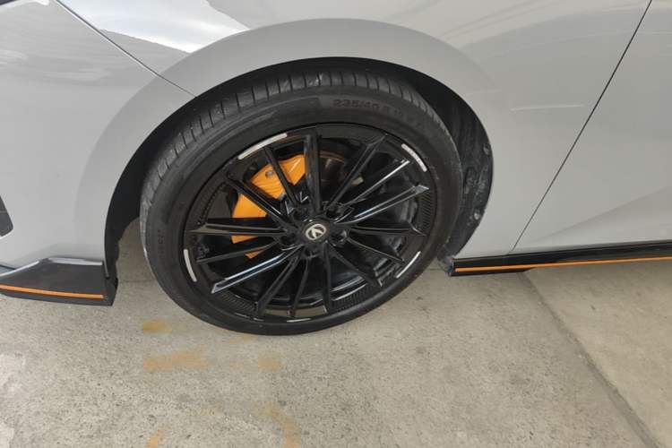Used CHANGAN UNI-V 2022 1.5T Sport Edition Left Front Wheel Hub