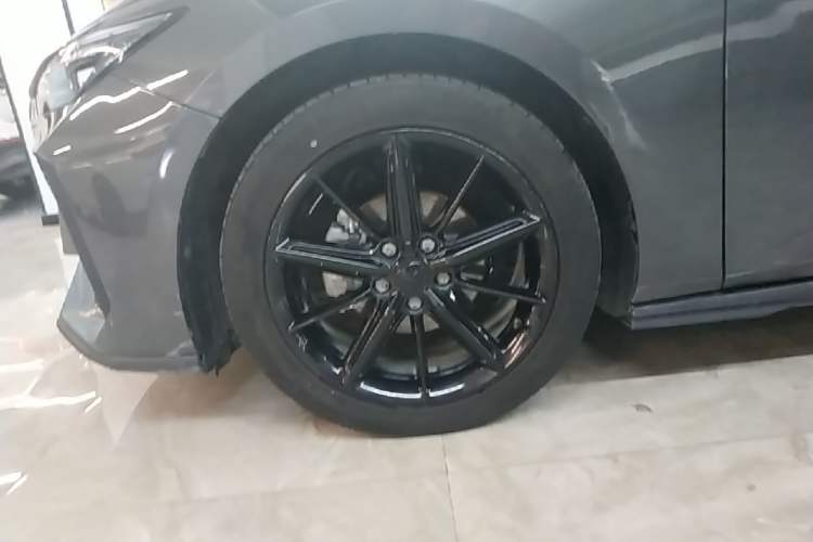Used CHANGAN UNI-V 2022 1.5T Prestige Version Left Front Wheel Hub