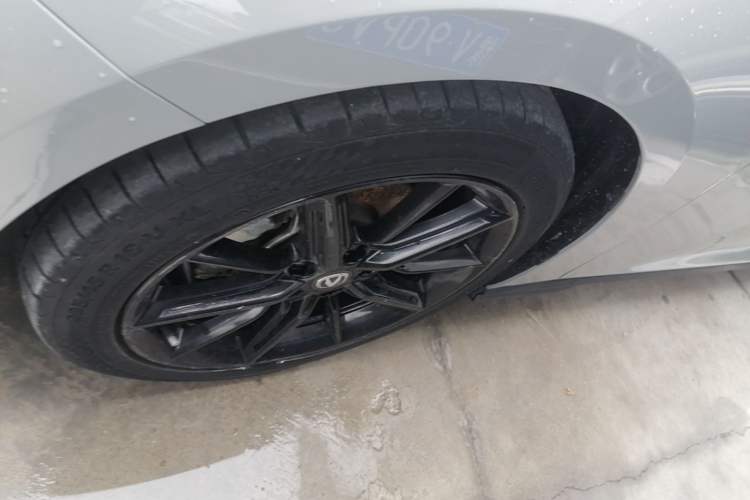 Used CHANGAN UNI-V 2022 1.5T Prestige Version Left Front Wheel Hub