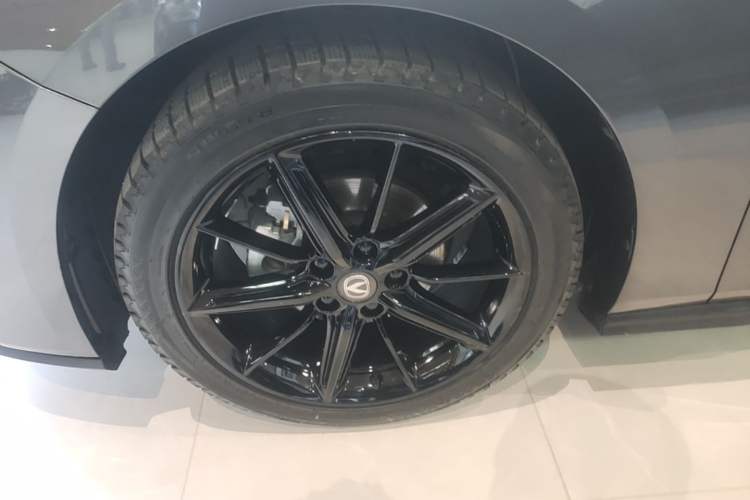 Used CHANGAN UNI-V 2022 1.5T Prestige Version Left Front Wheel Hub