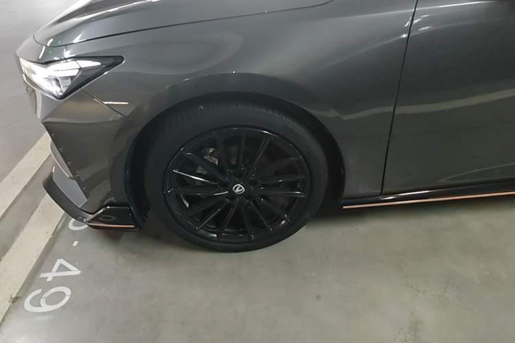 Used CHANGAN UNI-V 2022 1.5T Sport Edition Left Front Wheel Hub