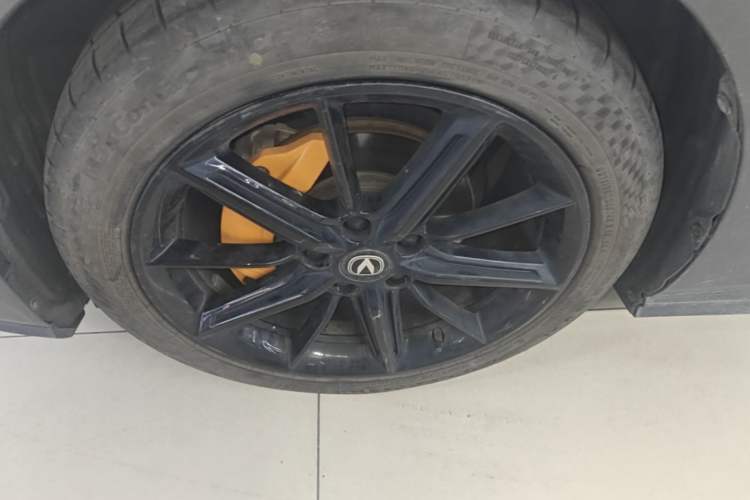 Used CHANGAN UNI-V 2022 1.5T Prestige Version Left Front Wheel Hub