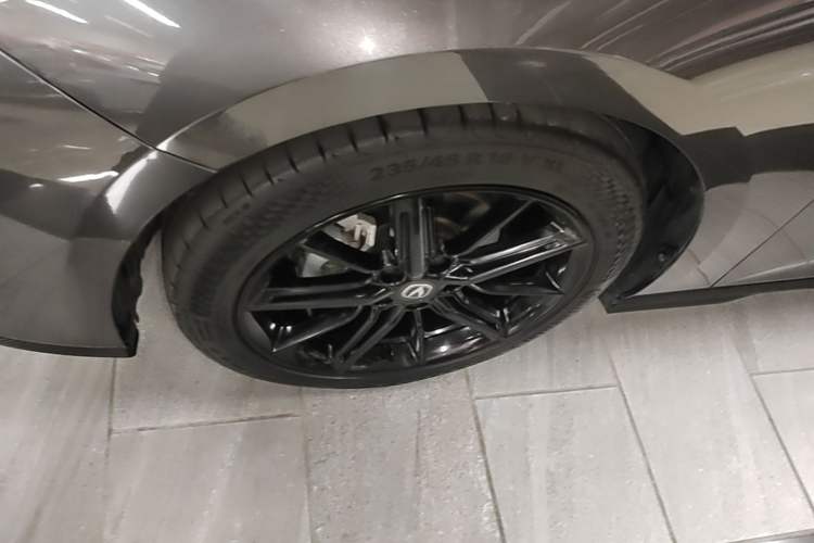 Used CHANGAN UNI-V 2022 1.5T Prestige Version Left Front Wheel Hub