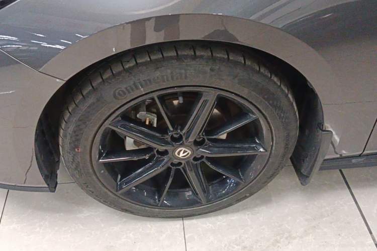 Used CHANGAN UNI-V 2022 1.5T Prestige Version Left Front Wheel Hub