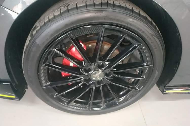 Used CHANGAN UNI-V 2022 1.5T Sport Edition Left Front Wheel Hub