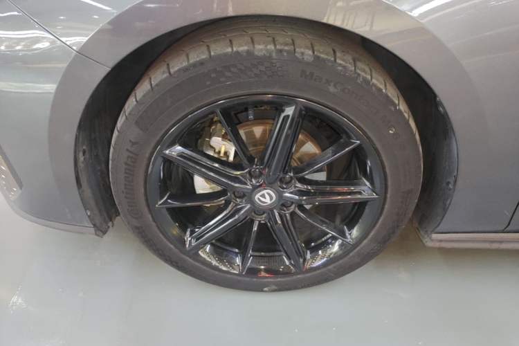 Used CHANGAN UNI-V 2022 1.5T Prestige Version Left Front Wheel Hub