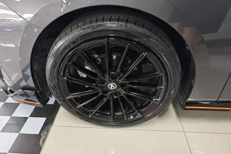 Used CHANGAN UNI-V 2022 1.5T Sport Edition Left Front Wheel Hub