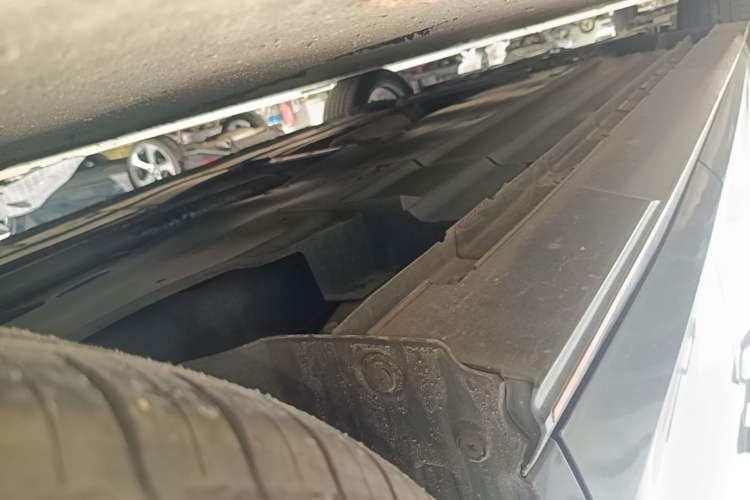 Used CHANGAN UNI-V 2022 1.5T Sport Edition Left Side Sill