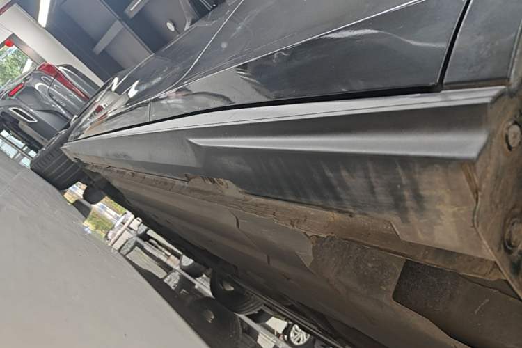 Used CHANGAN UNI-V 2022 1.5T Prestige Version Left Side Sill