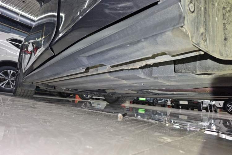 Used CHANGAN UNI-V 2022 1.5T Smart Navigation Version Left Side Sill