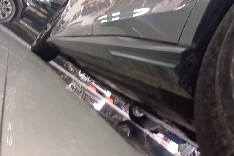 Used CHANGAN UNI-V 2022 1.5T Smart Navigation Version Left Side Sill