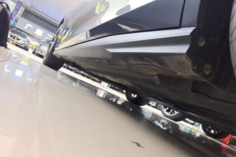 Used CHANGAN UNI-V 2022 1.5T Smart Navigation Version Left Side Sill