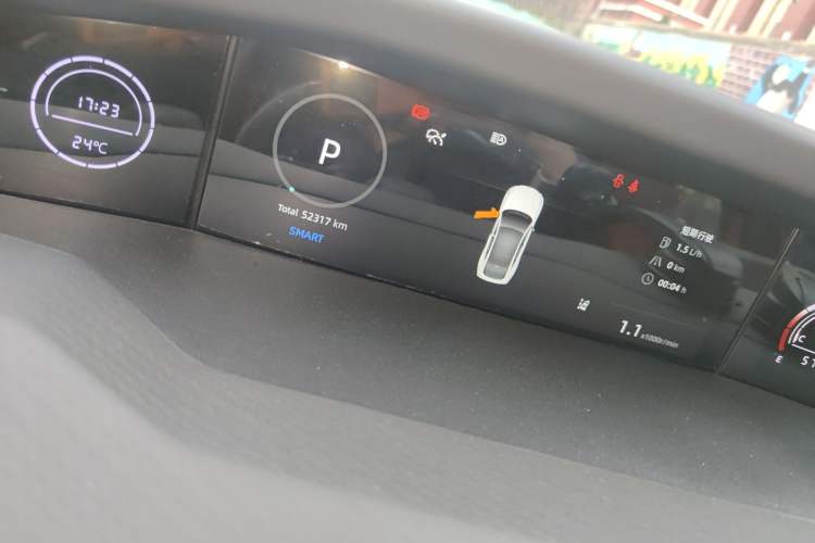 Used CHANGAN UNI-V 2022 1.5T Smart Navigation Version Odometer Close Up