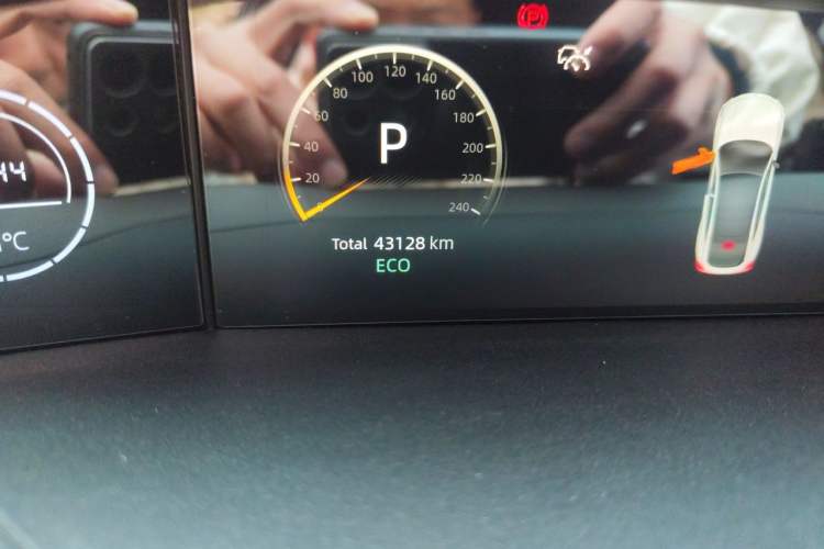 Used CHANGAN UNI-V 2022 1.5T Sport Edition Odometer Close Up