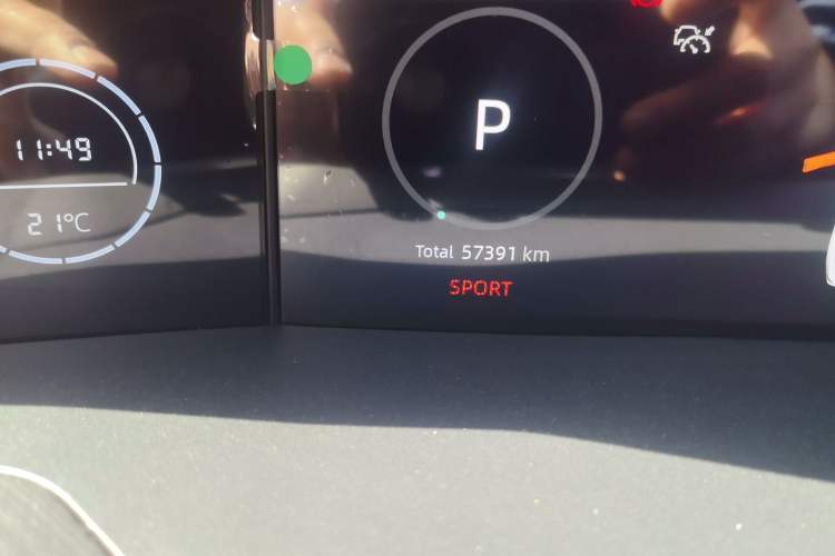 Used CHANGAN UNI-V 2022 1.5T Sport Edition Odometer Close Up