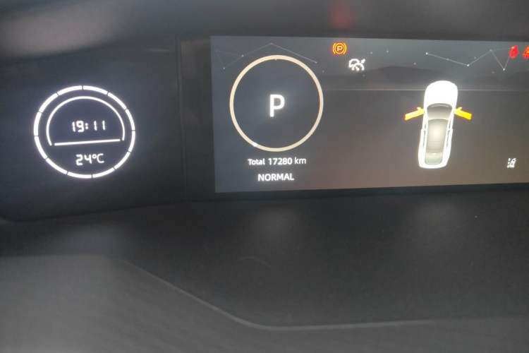 Used CHANGAN UNI-V 2022 1.5T Sport Edition Odometer Close Up