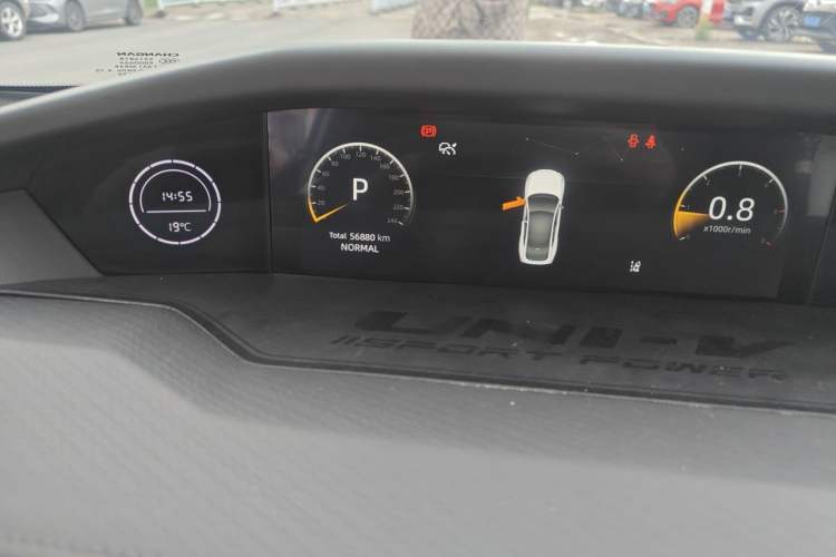 Used CHANGAN UNI-V 2022 1.5T Sport Edition Odometer Close Up