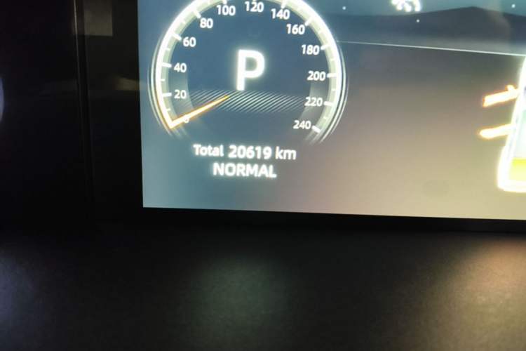 Used CHANGAN UNI-V 2022 2.0T Leading-Speed Edition Odometer Close Up