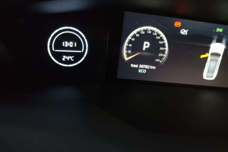Used CHANGAN UNI-V 2022 1.5T Sport Edition Odometer Close Up