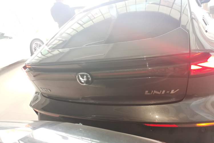 Used CHANGAN UNI-V 2022 1.5T Prestige Version Rear