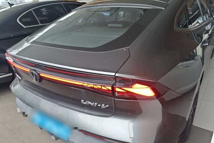 Used CHANGAN UNI-V 2022 1.5T Smart Navigation Version Rear