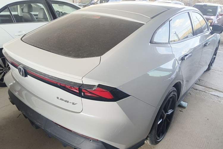 Used CHANGAN UNI-V 2022 1.5T Prestige Version Rear Right 45 Deg