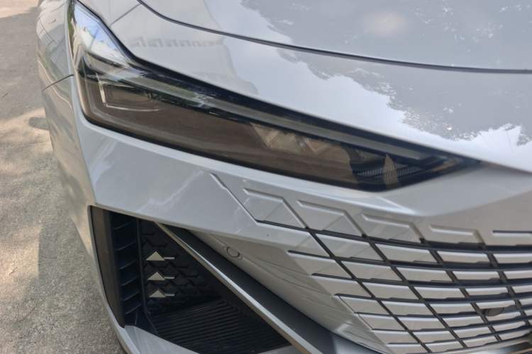 Used CHANGAN UNI-V 2022 1.5T Prestige Version Right Front Headlight