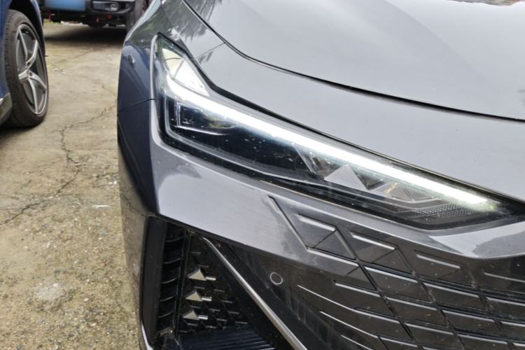 Used CHANGAN UNI-V 2022 1.5T Prestige Version Right Front Headlight