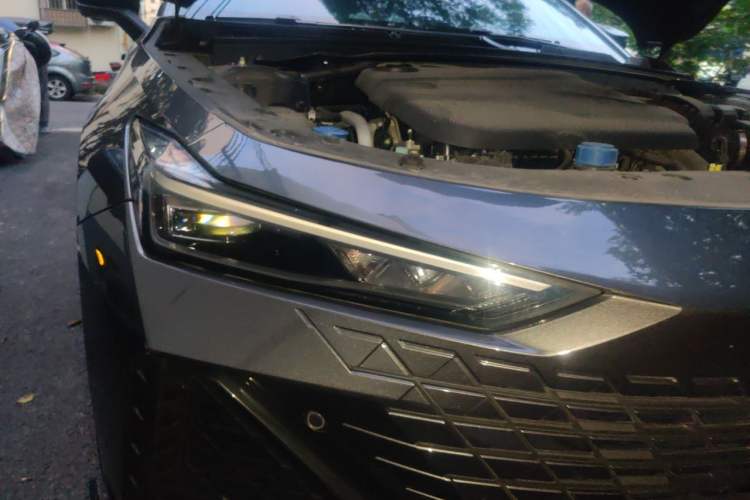 Used CHANGAN UNI-V 2022 1.5T Sport Edition Right Front Headlight