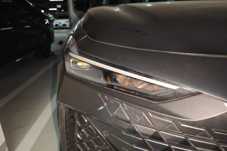 Used CHANGAN UNI-V 2022 2.0T Sporty Version Right Front Headlight