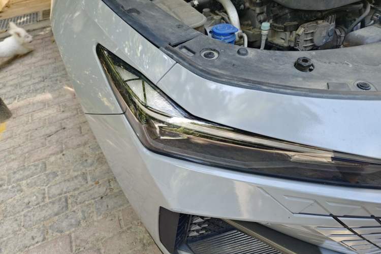 Used CHANGAN UNI-V 2022 1.5T Prestige Version Right Front Headlight