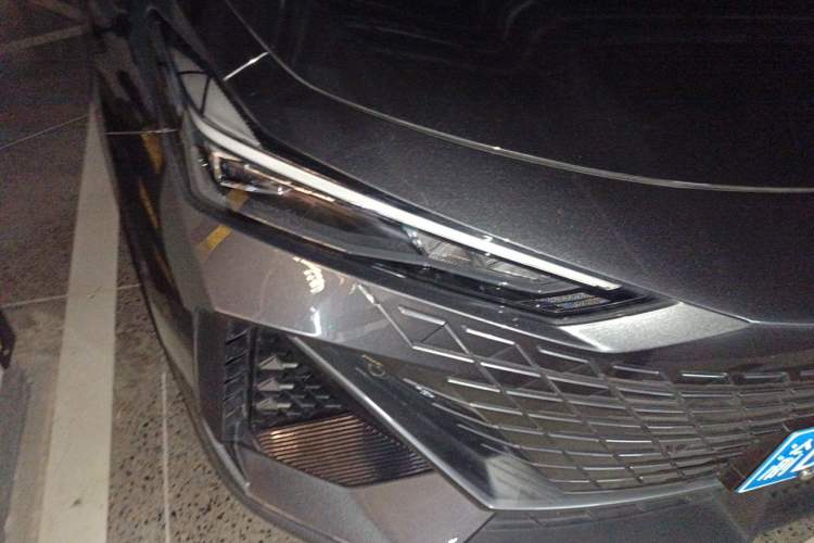 Used CHANGAN UNI-V 2022 1.5T Smart Navigation Version Right Front Headlight