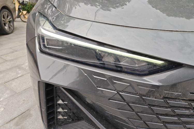 Used CHANGAN UNI-V 2022 1.5T Prestige Version Right Front Headlight