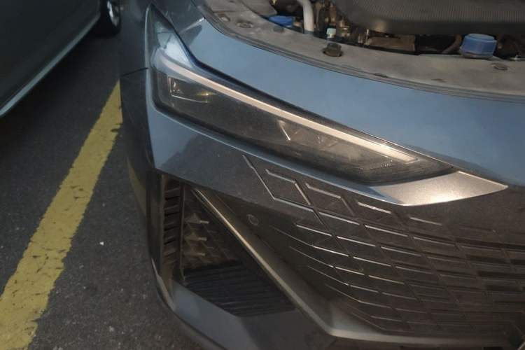 Used CHANGAN UNI-V 2022 1.5T Prestige Version Right Front Headlight