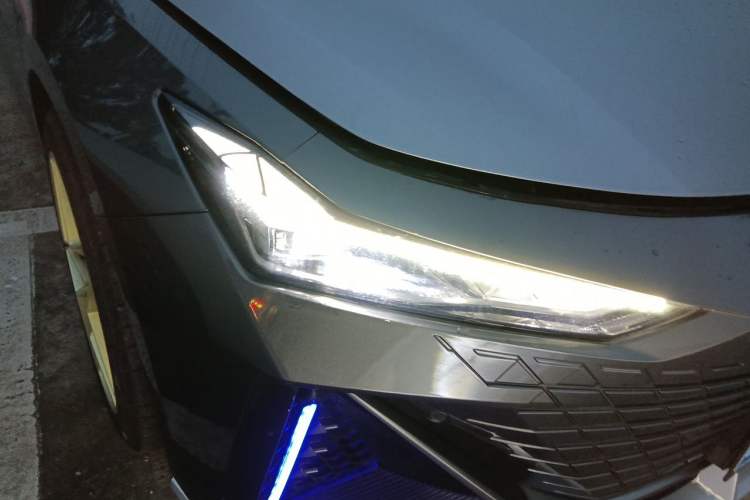 Used CHANGAN UNI-V 2022 1.5T Prestige Version Right Front Headlight